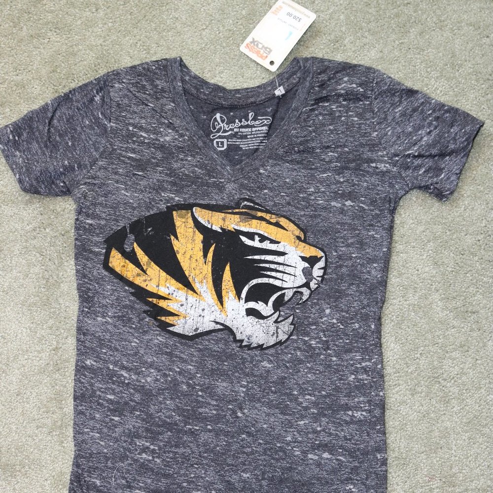 Missouri Tigers V-Neck Grey T-Shirt  NEW